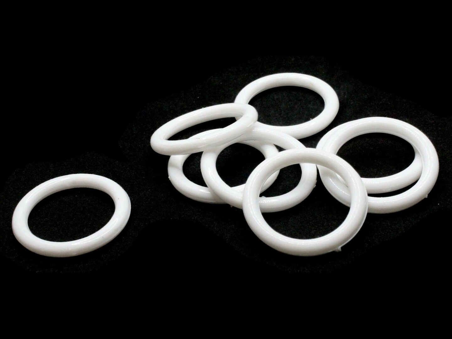 8 38mm White Ring Beads Vintage Plastic Links