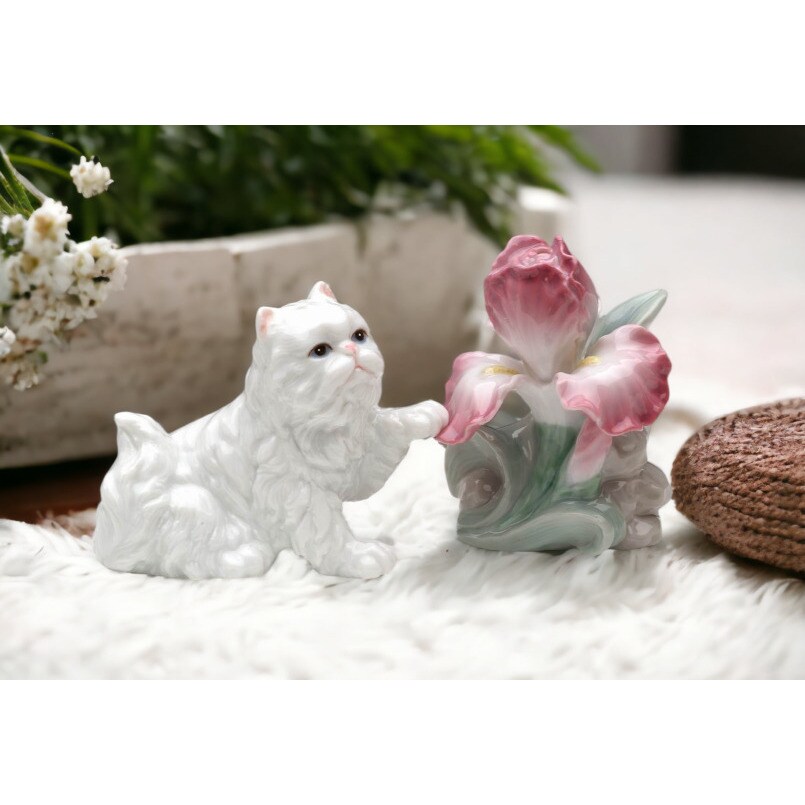 Cat and Iris Flower Salt and Pepper Ornament for Kitchen Gift Idea D&#xE9;cor