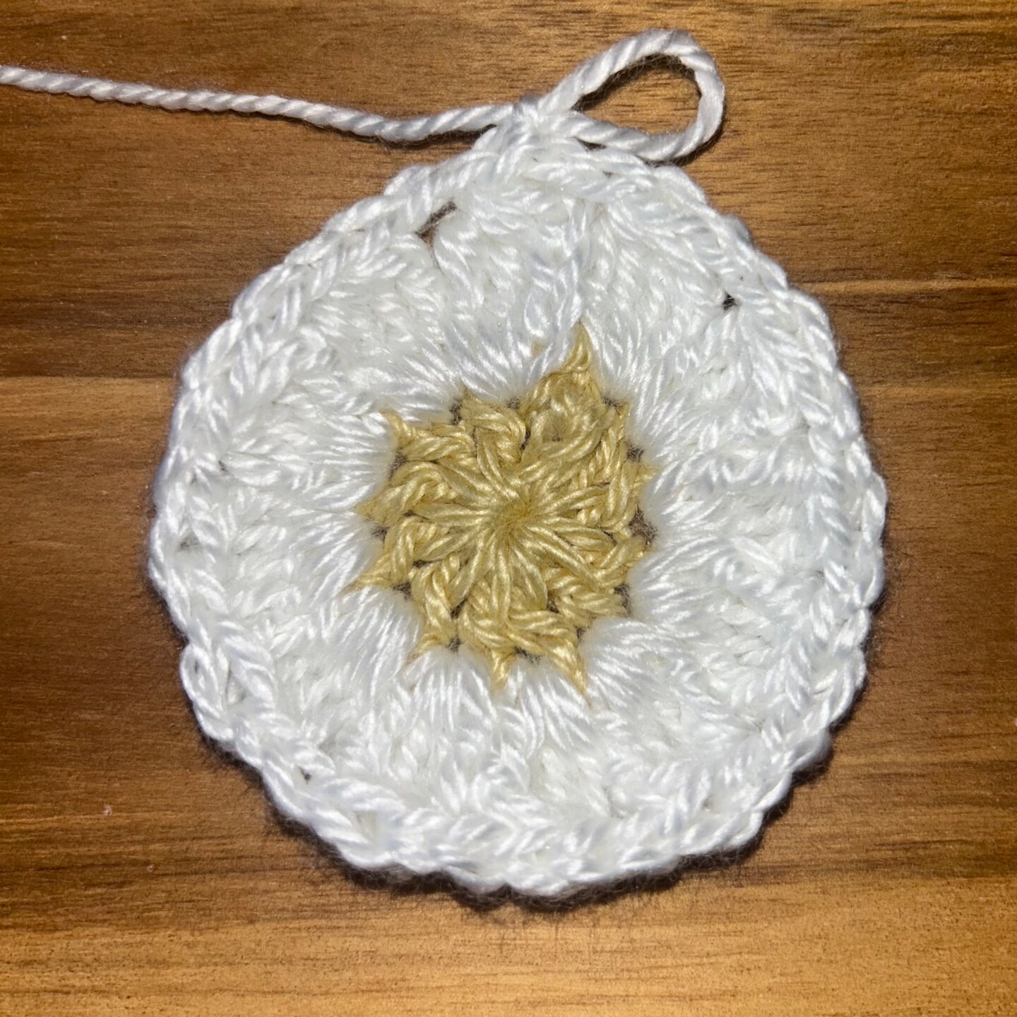 Crochet Daisy Granny Square image 3