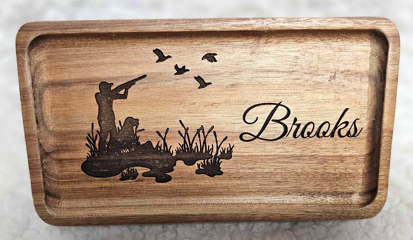 Wooden Man's Change Key Holder Personalized with Hunting Scene