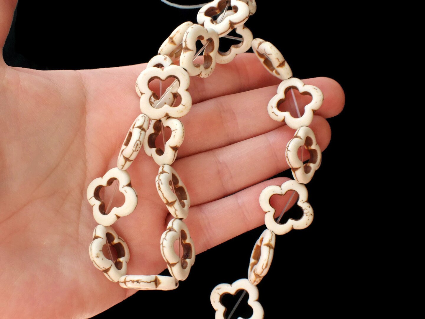 21 20mm White Howlite Clover Flower Bead Frames Synthetic Gemstone Beads