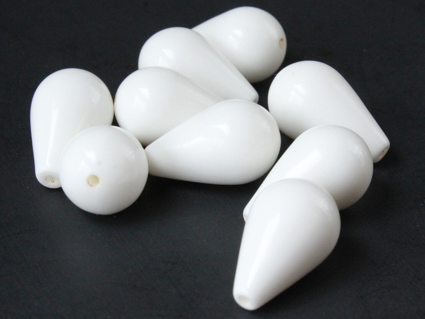 9 19mm White Vintage Plastic Teardrop Beads