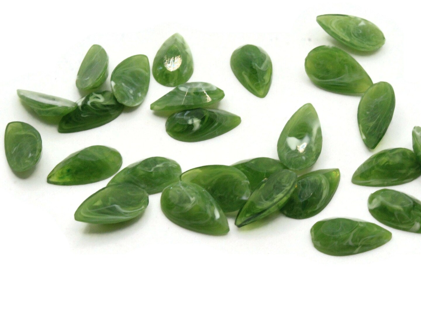 25 20mm Green Swirl Faceted Teardrop Vintage Plastic Cabochons