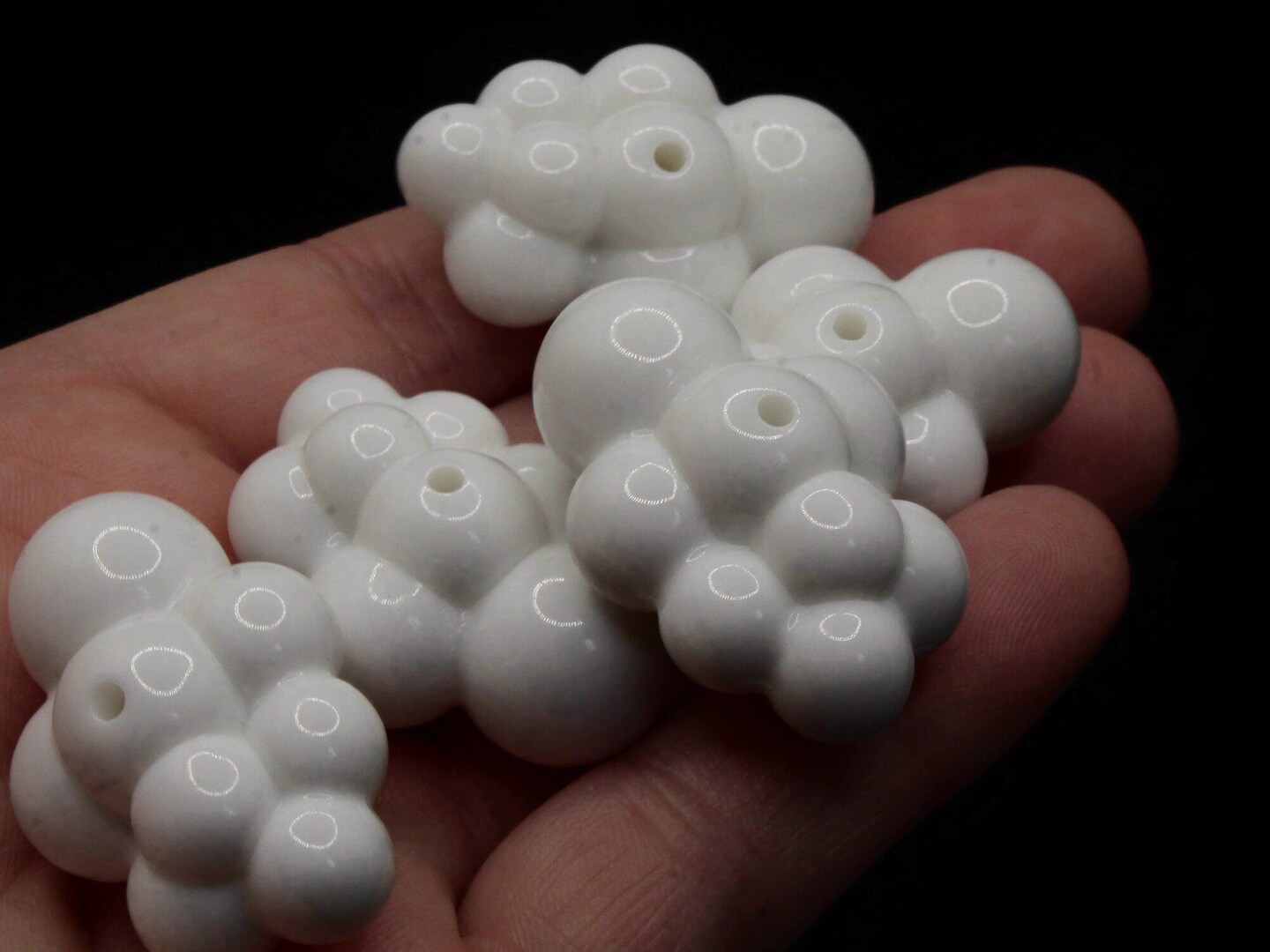 5 32mm x 23mm Fluffy White Cloud Plastic Focal Beads