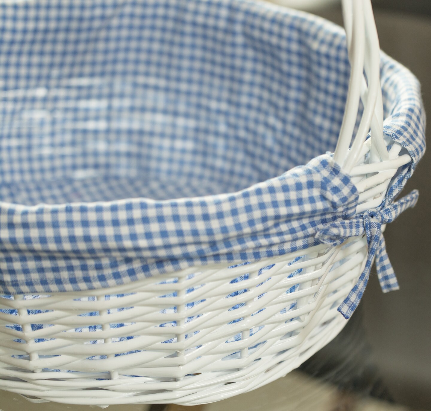 White Round Willow Gift Basket, with Gingham Liner and Handle