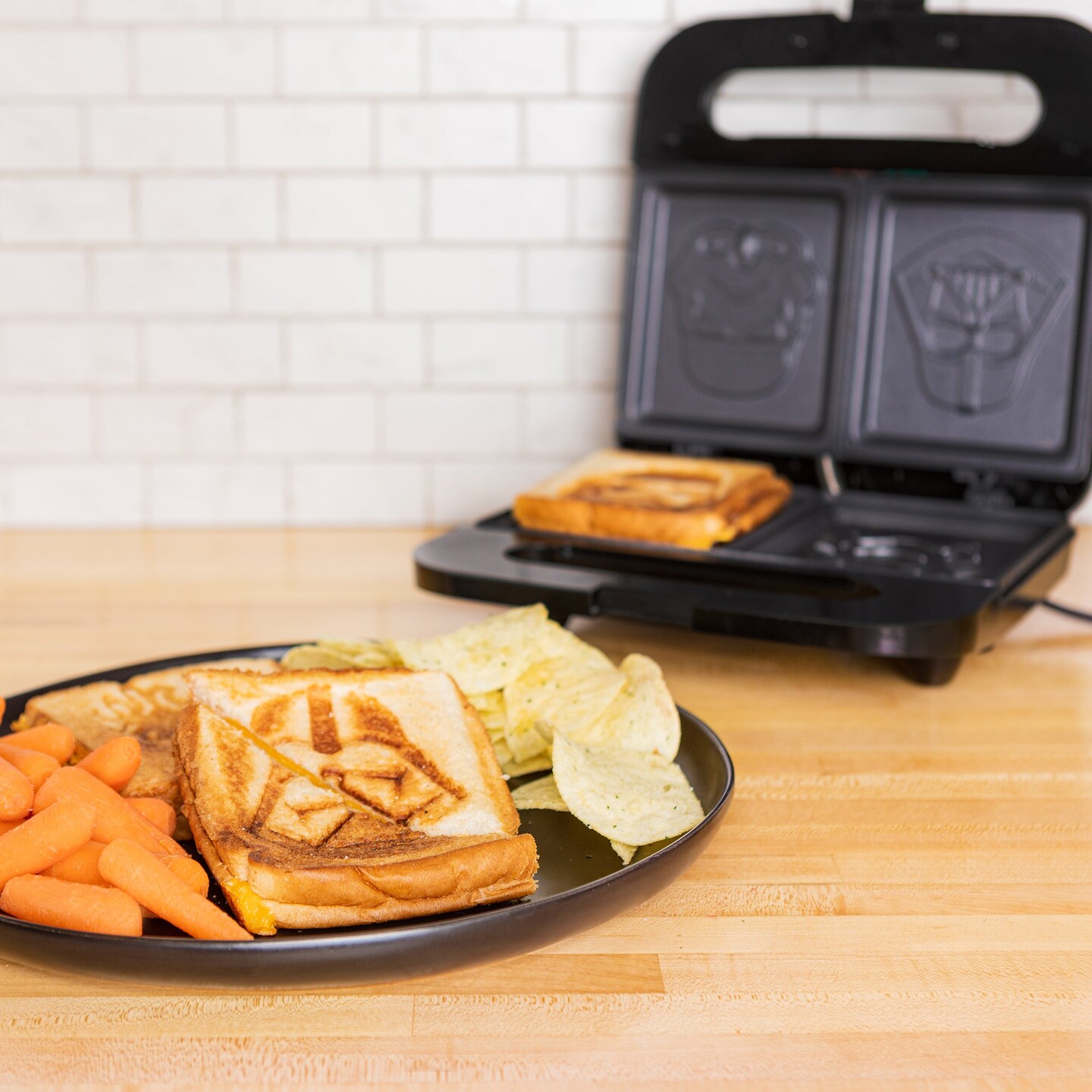 Uncanny Brands Star Wars Darth Vader &#x26; Stormtrooper Grilled Cheese Maker