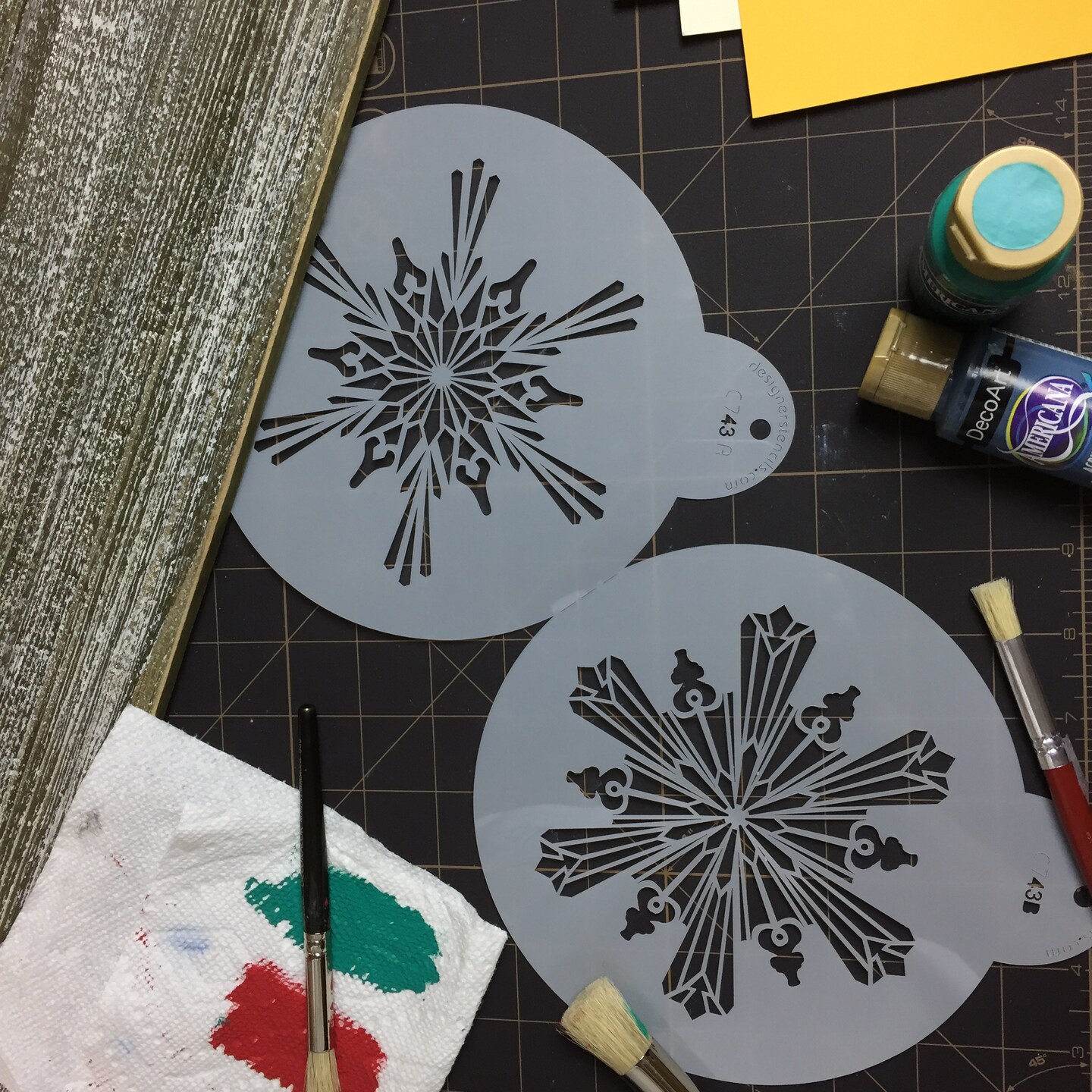 Large Crystal Snowflakes Cake Stencil #2 | C743 by Designer Stencils | Cake Decorating Tools | Baking Stencils for Royal Icing, Airbrush, Dusting Powder | Reusable Plastic Food Grade Stencil for Cakes | Easy to Use &#x26; Clean Cake Stencil
