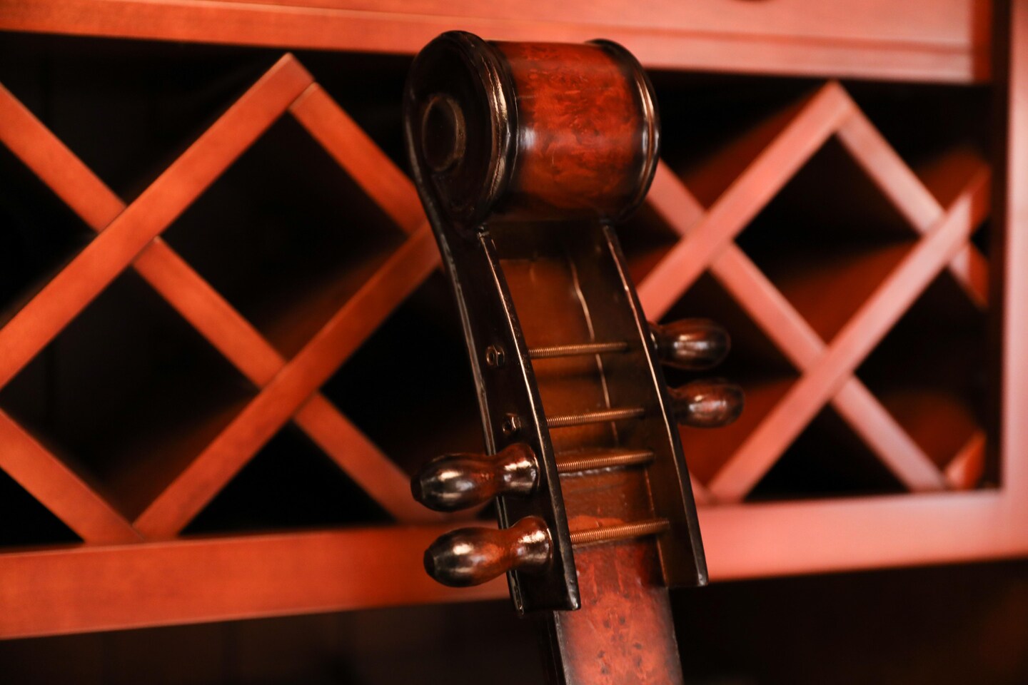 Decorative 10 Bottle Wooden Cello Shaped Wine Rack 53 Inch Floor Violin