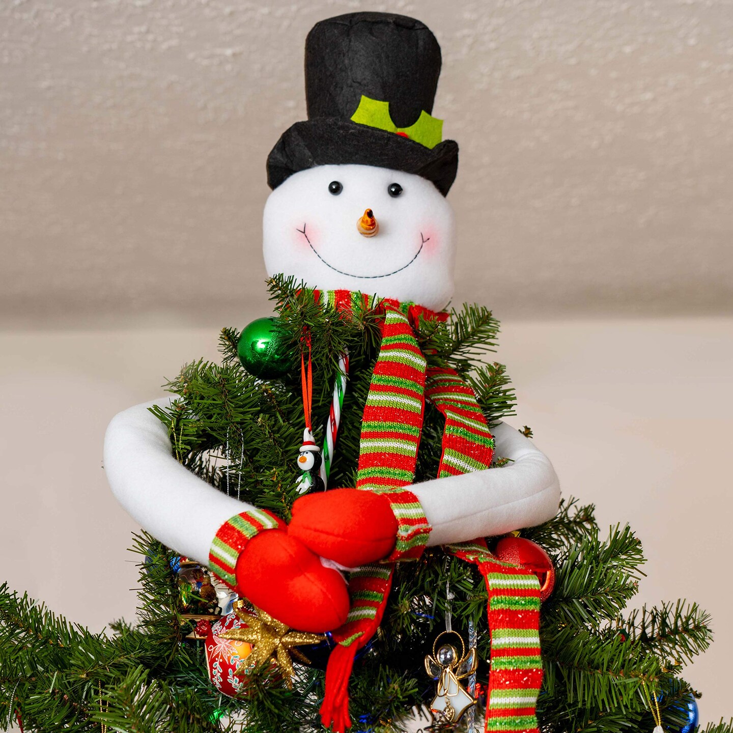 Ornativity Snowman Christmas Tree Hugger - Xmas Holiday Tree Top Winter Snow Man Topper Ornament Decoration for Christmas Tree