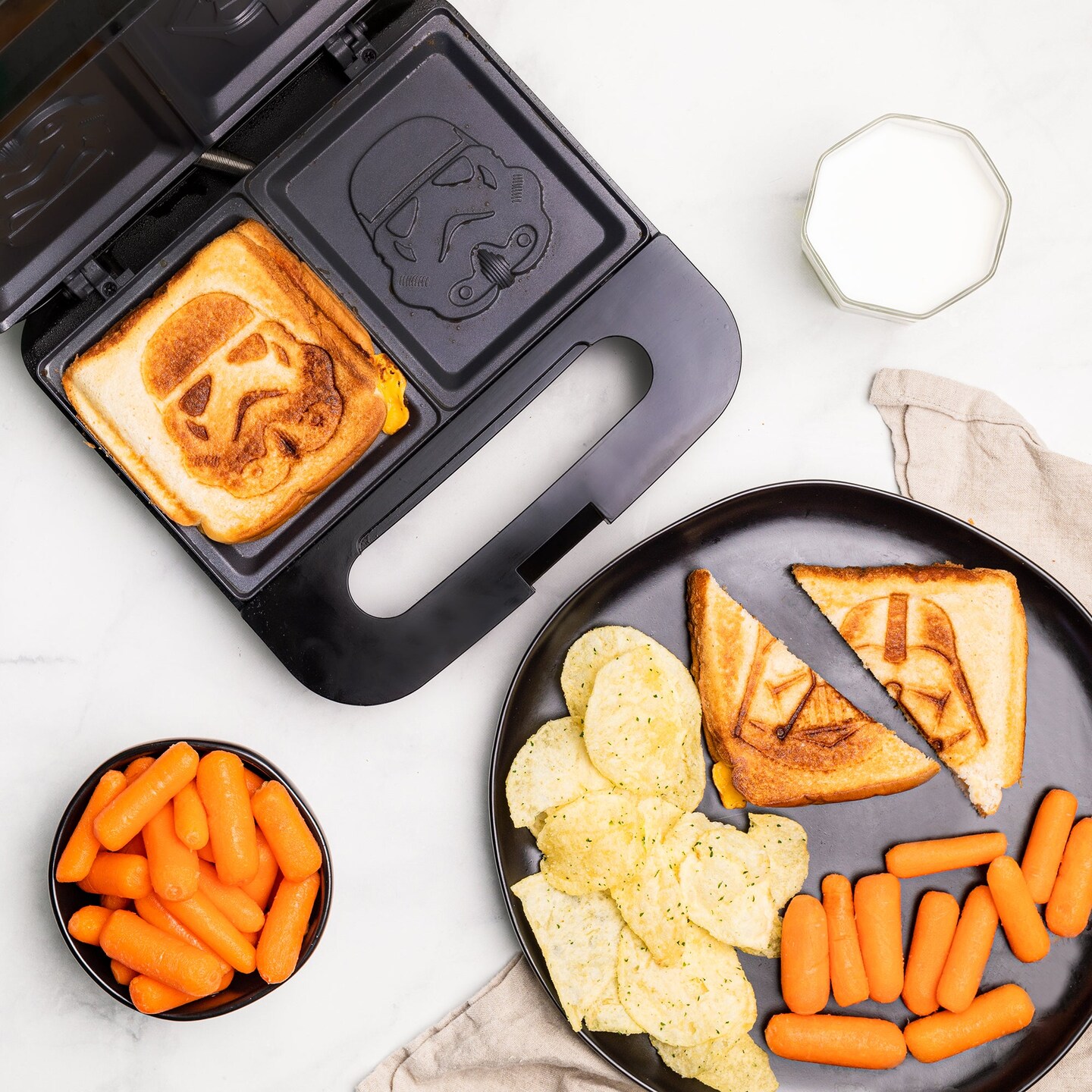 Uncanny Brands Star Wars Darth Vader &#x26; Stormtrooper Grilled Cheese Maker