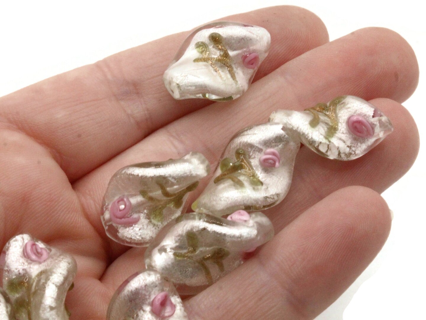 10 20mm White with Pink and Green Flower Lampwork Glass Flat Oval Twist Beads