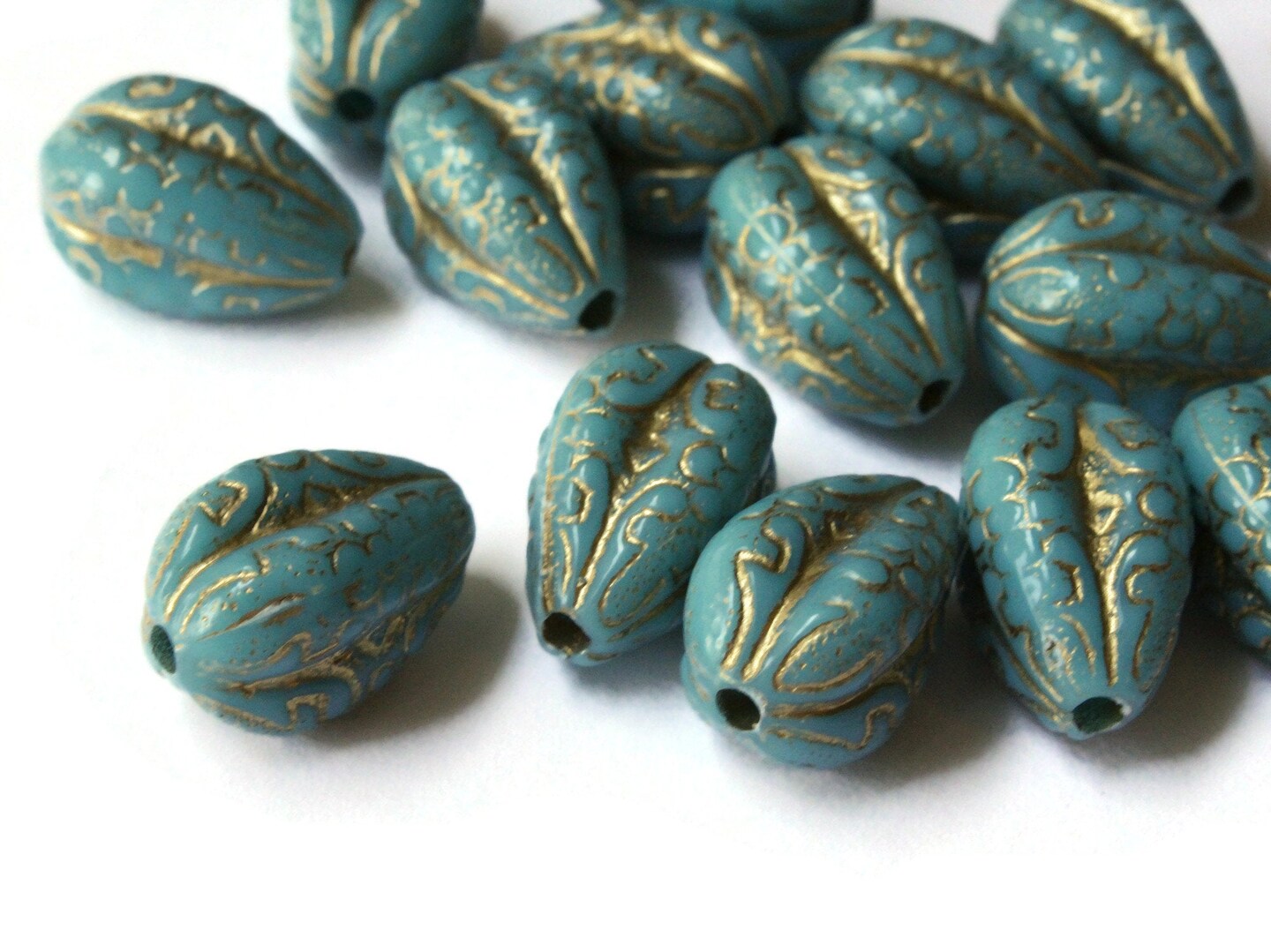 15 18.5mm Sky Blue Fluted Teardrop Beads Gold Trim Plastic Beads