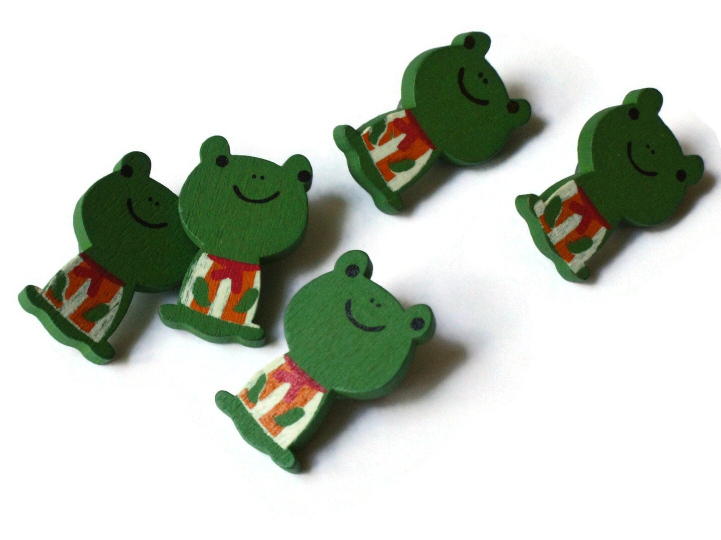 5 26mm Green Frog Wooden Shank Buttons