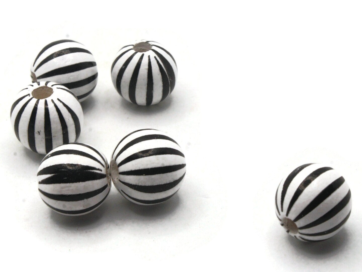6 15mm Black and White Striped Round Wood Beads