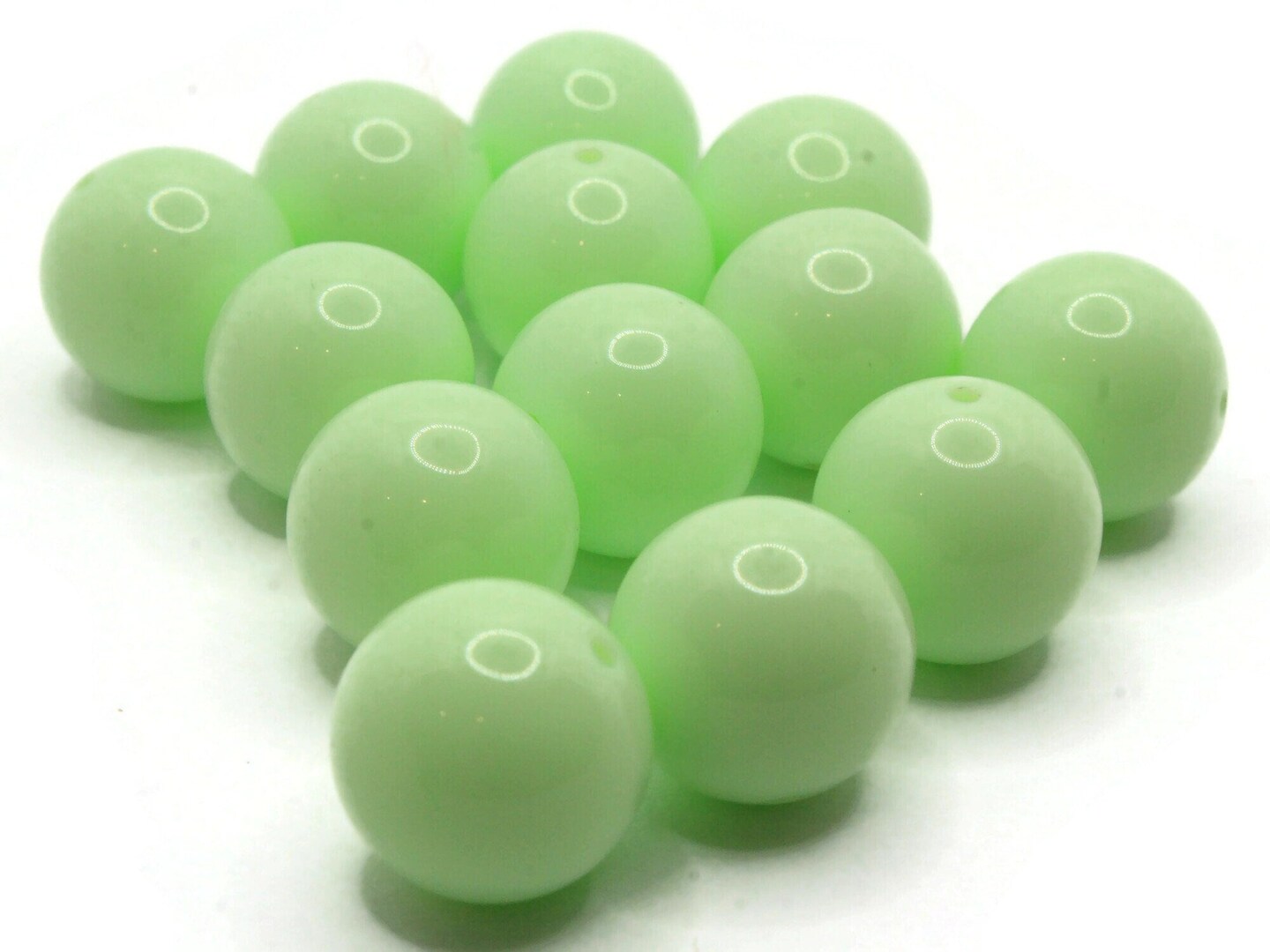 12 17mm Large Round Light Green Vintage Lucite Beads