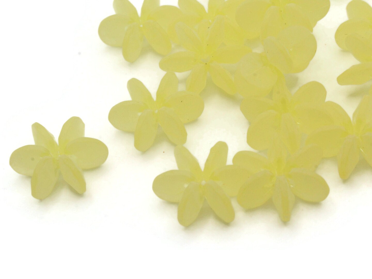 30 18mm Vintage Frosted Yellow Star Flake Plastic Beads