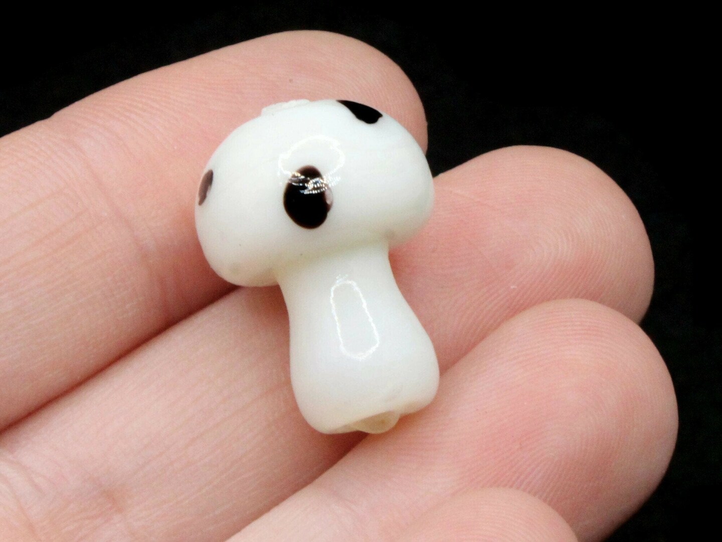 6 19mm White Mushroom Polka Dot Lampwork Glass Beads