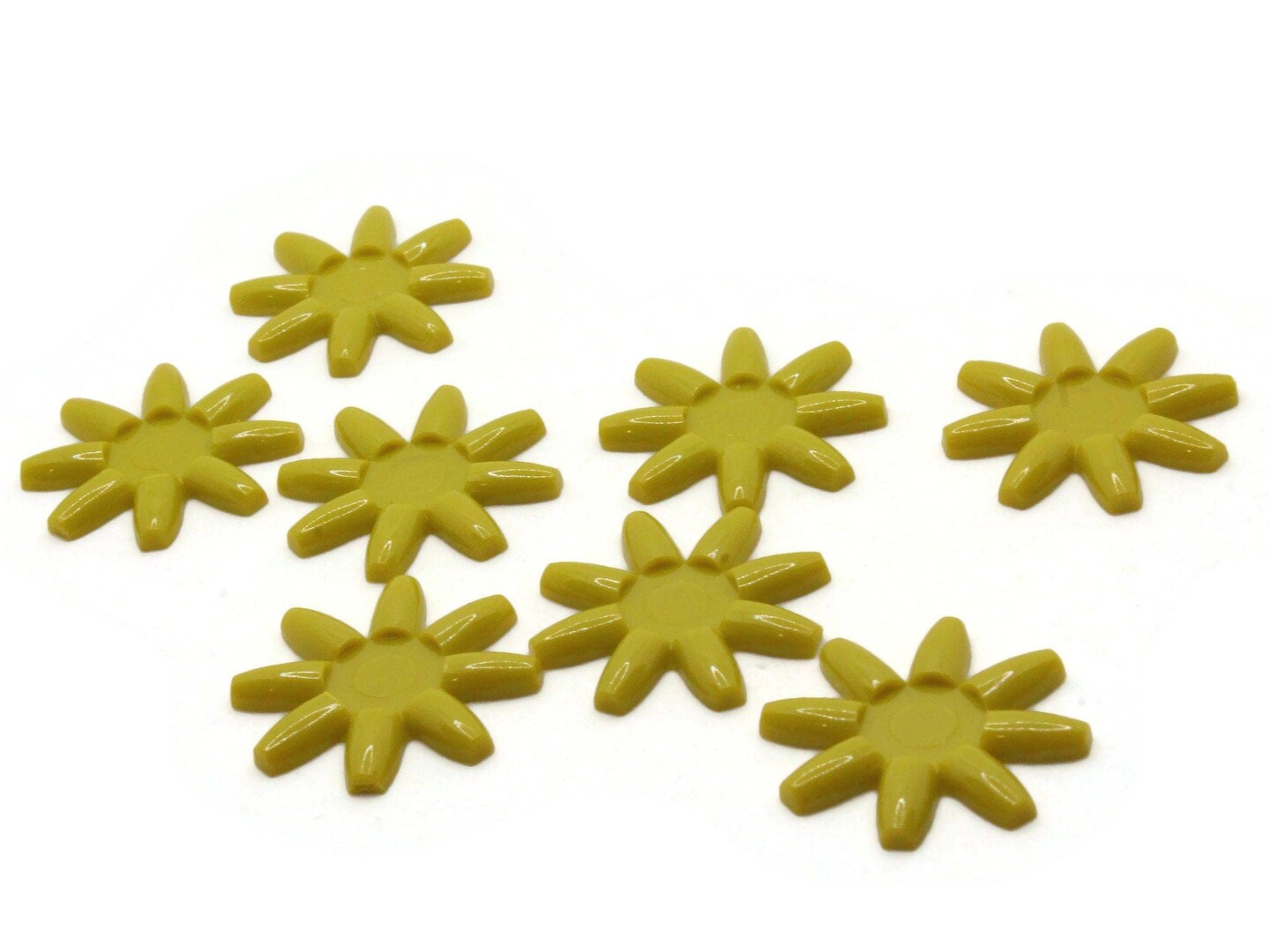 8 29mm Avocado Green Flower Vintage Plastic Cabochons   10mm Cabochon Trays