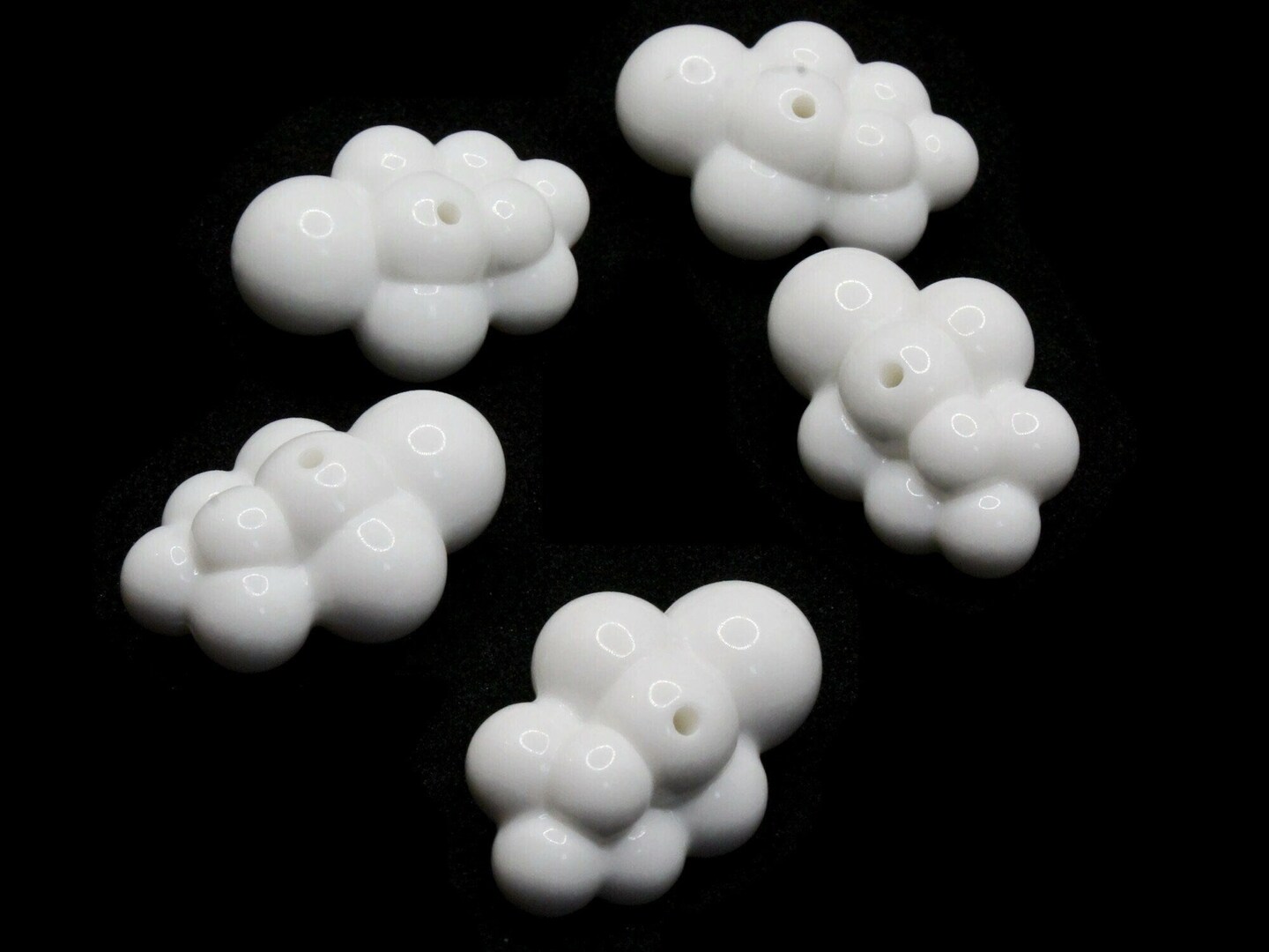 5 32mm x 23mm Fluffy White Cloud Plastic Focal Beads