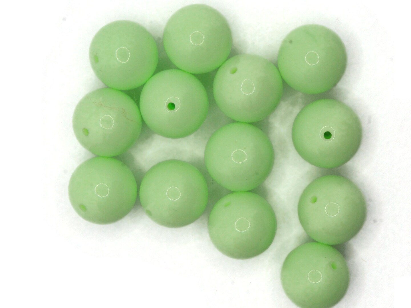 12 17mm Large Round Light Green Vintage Lucite Beads