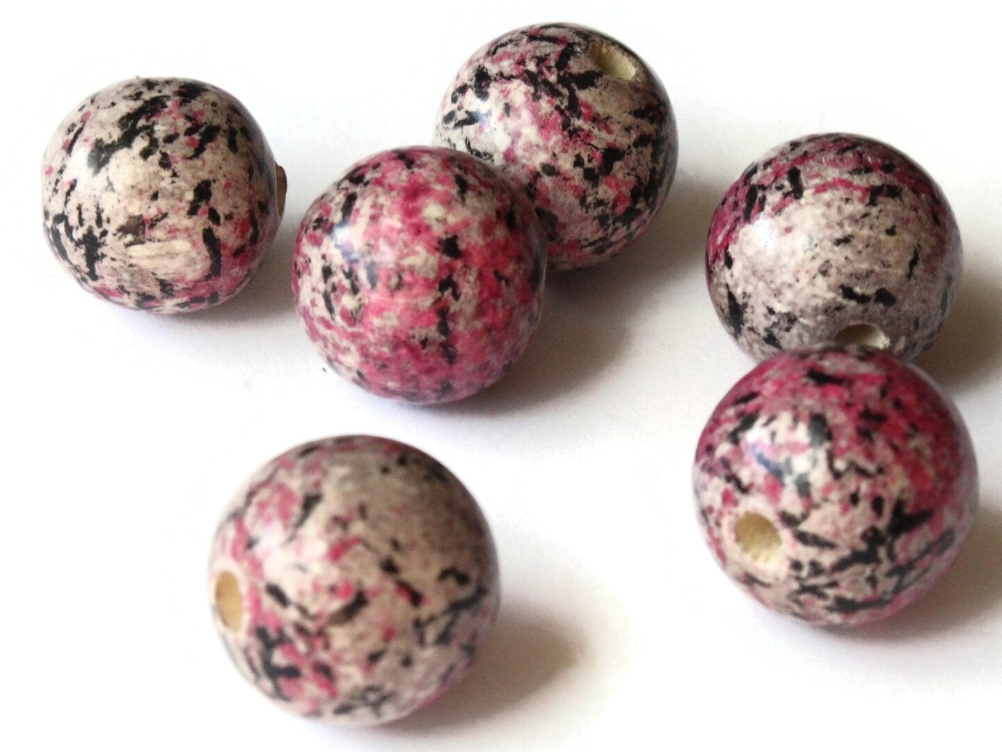 6 20mm Round Pink Splatter Paint Beads Vintage Wooden Ball Beads