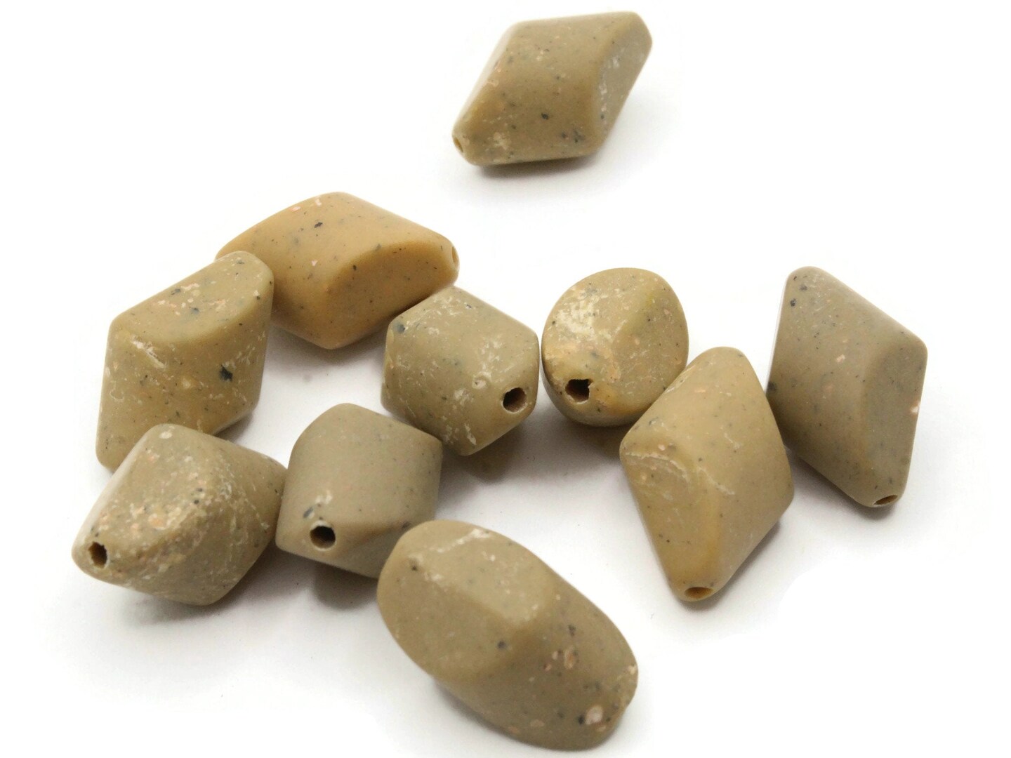 10 20mm Tan Diamond Beads with Black Specks - Vintage Plastic Beads