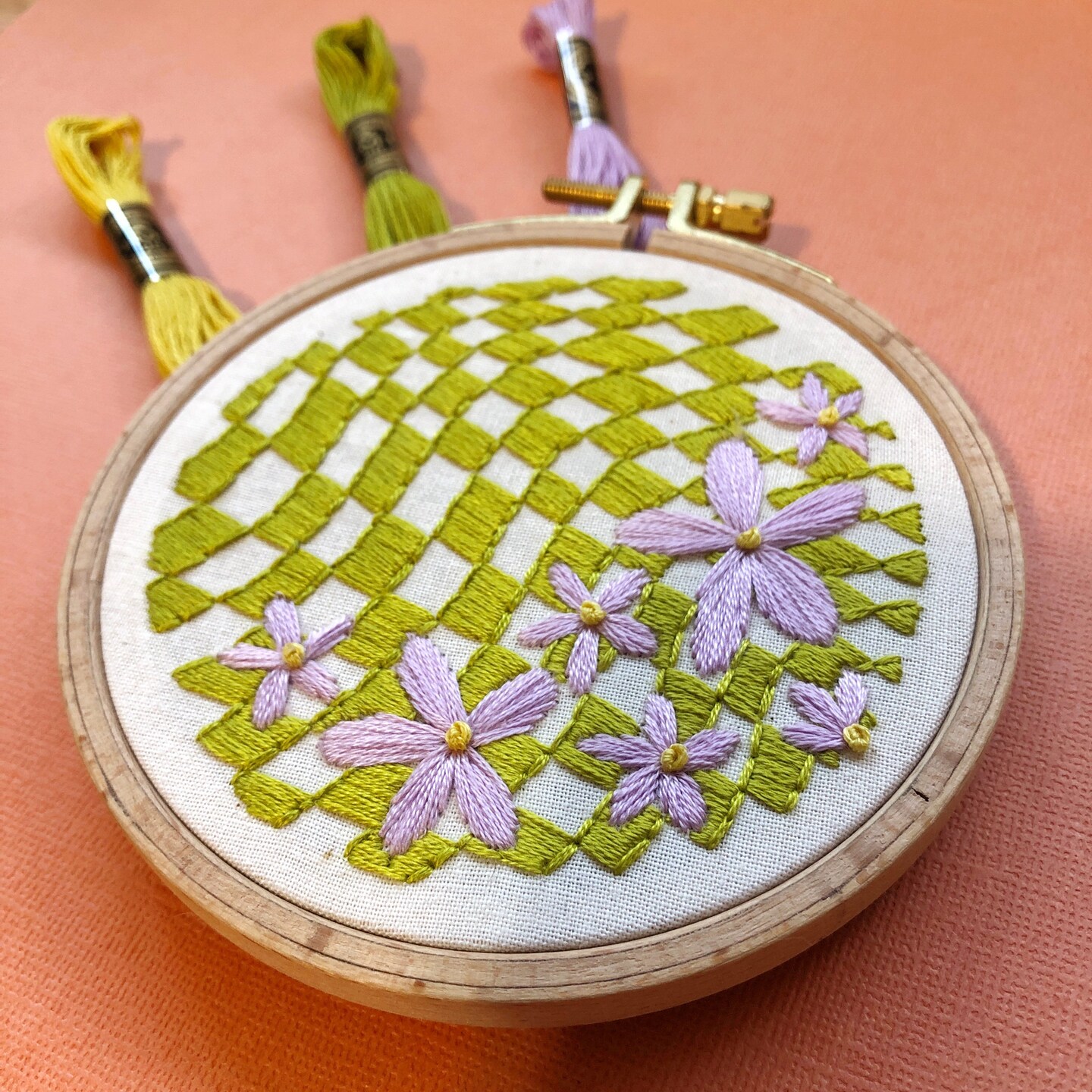 MCreativeJ Groovy Checkerboard Daisy DIY Beginner Embroidery Craft