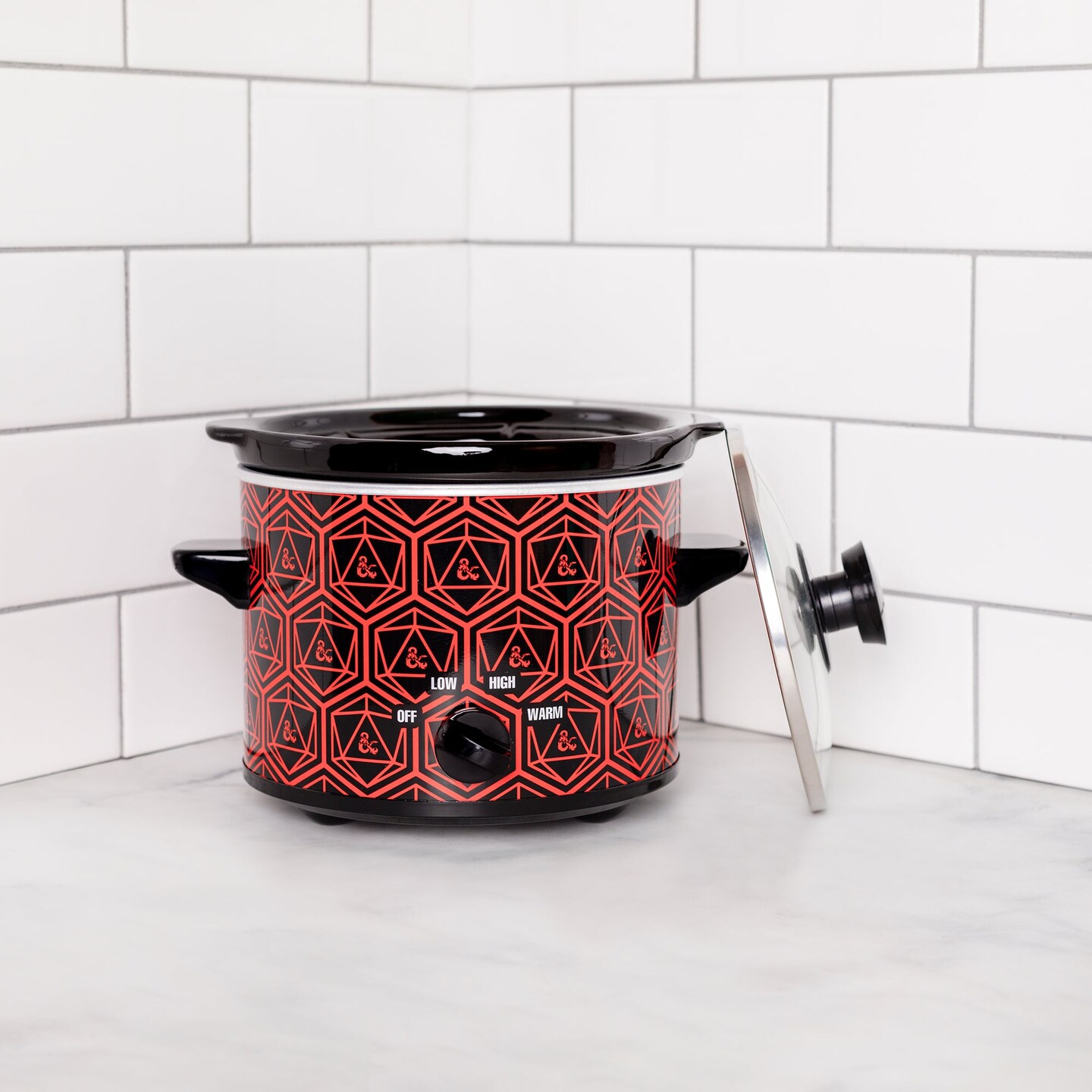 Uncanny Brands Dungeons and Dragons 2 QT Slow Cooker