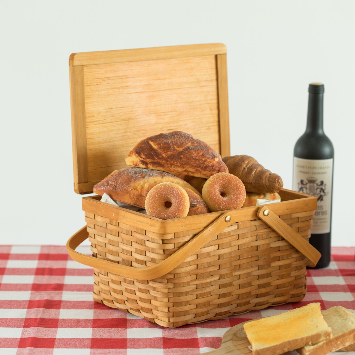 Woodchip Picnic Storage Basket with Cover and Movable Handles