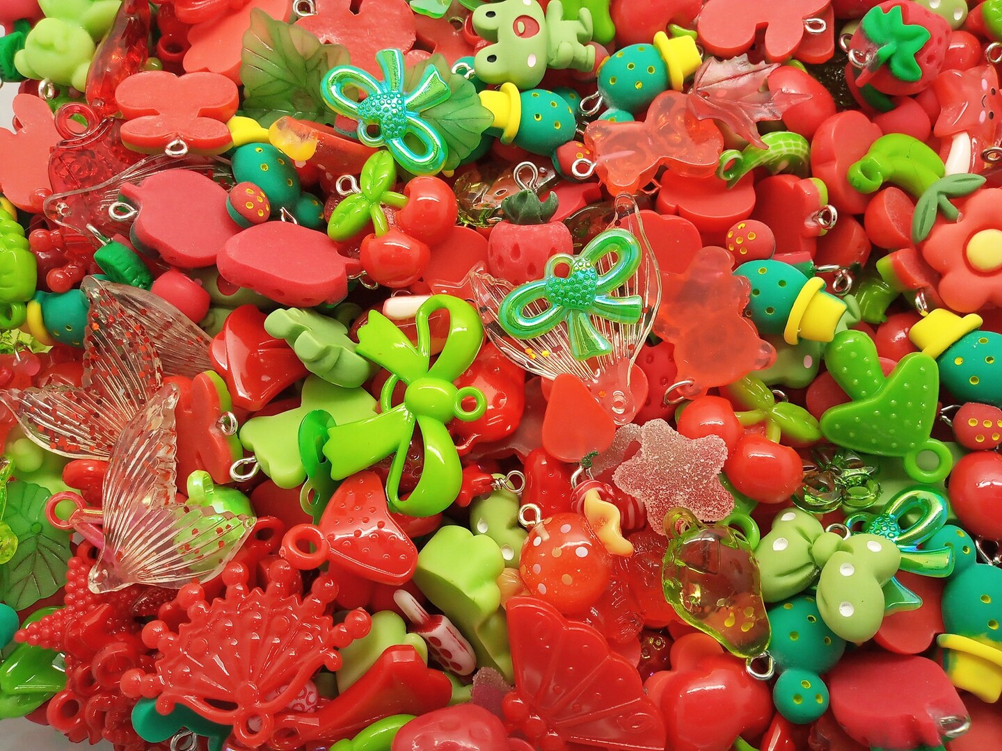 Cute Charm Mix in Red & Green, 30 pieces, Christmas Resin and Acrylic Mix, Adorabilities