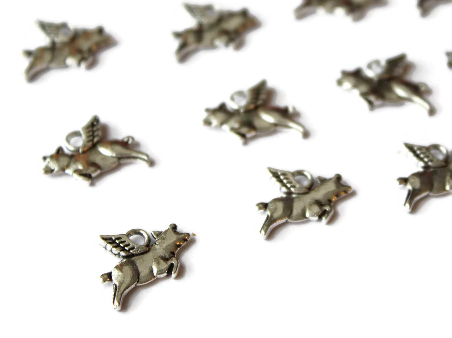 12 17mm Silver Flying Pig Charms Zinc Alloy Charms When Pigs Fly Pendants