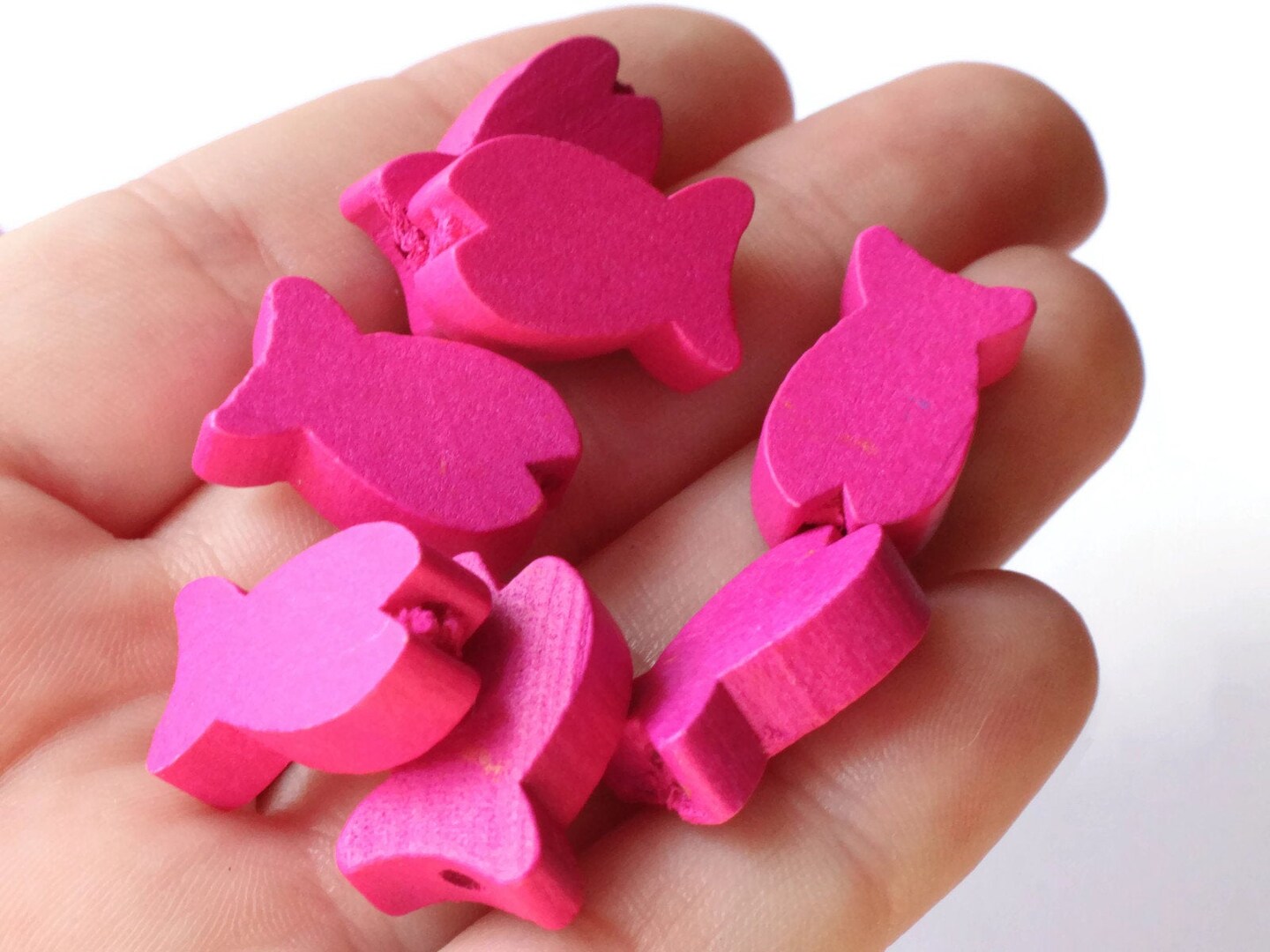 30 19mm Bright Pink Beads Wooden Fish Beads Wood Beads Animal Beads