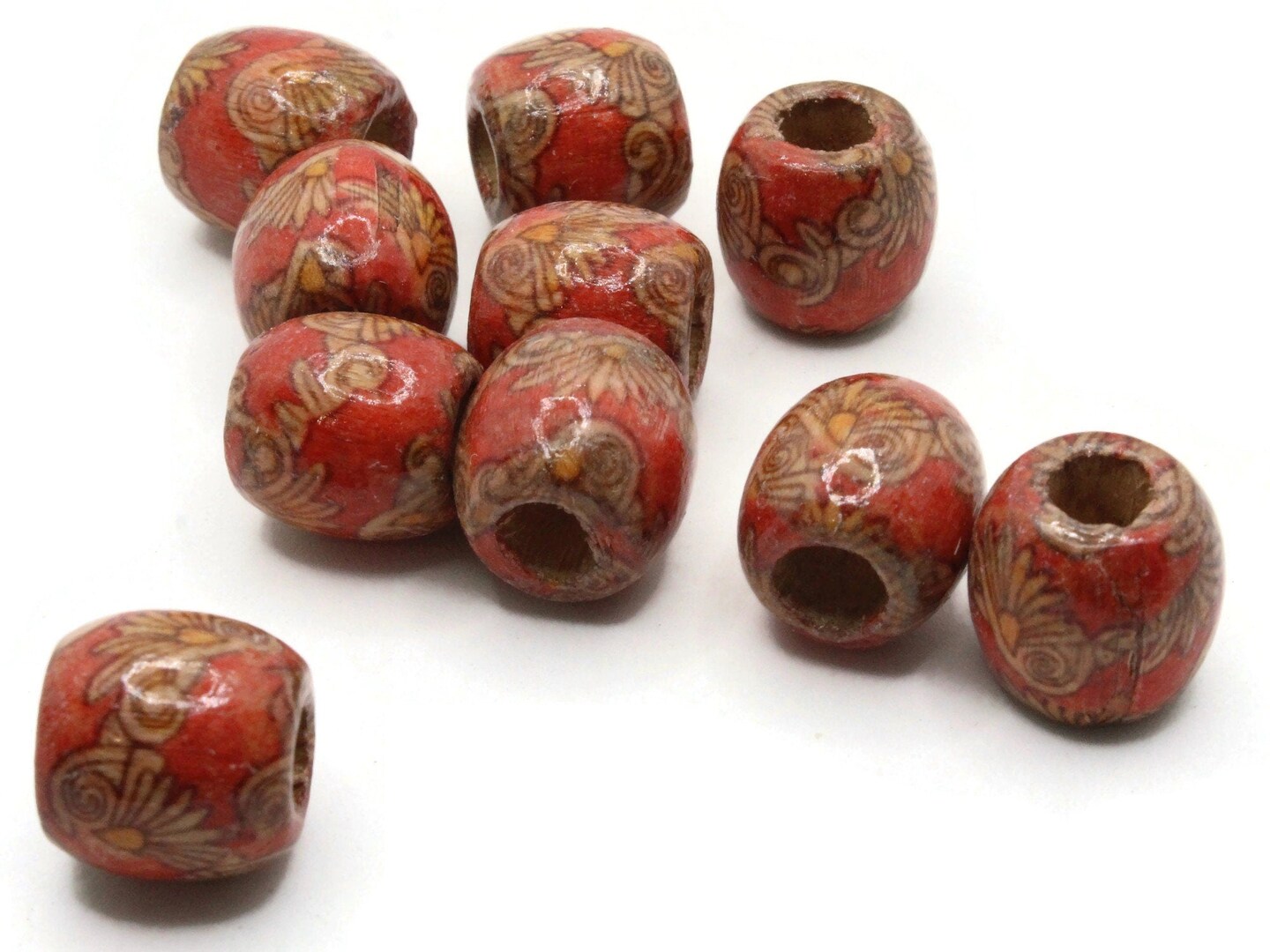 10 17mm Red Wood Leaf and Vine Pattern Barrel Beads