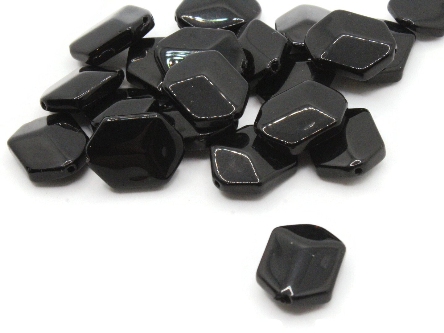 20 17mm Black Glass Hexagon Beads