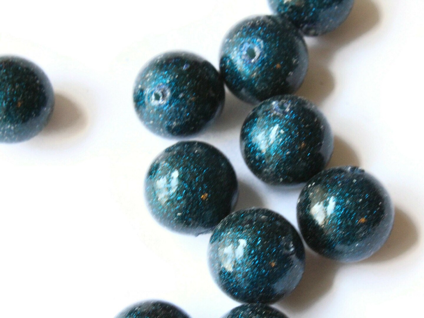 10 14mm Blue Glitter Round Vintage Plastic Beads