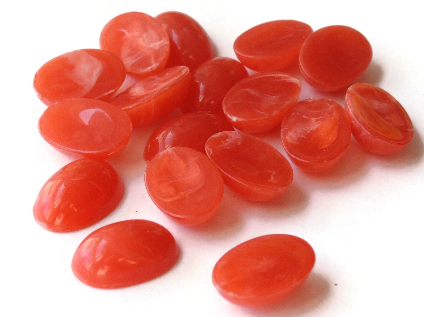 17 14mm x 10mm Red Swirling Oval Vintage Japanese Lucite Cabochons Plastic Flat Back Cabochons