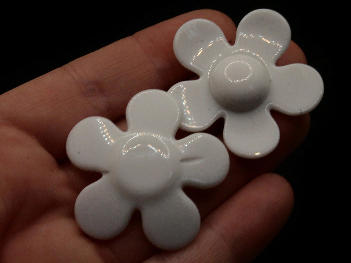 5 36mm White Daisy Large Plastic Flower Beads