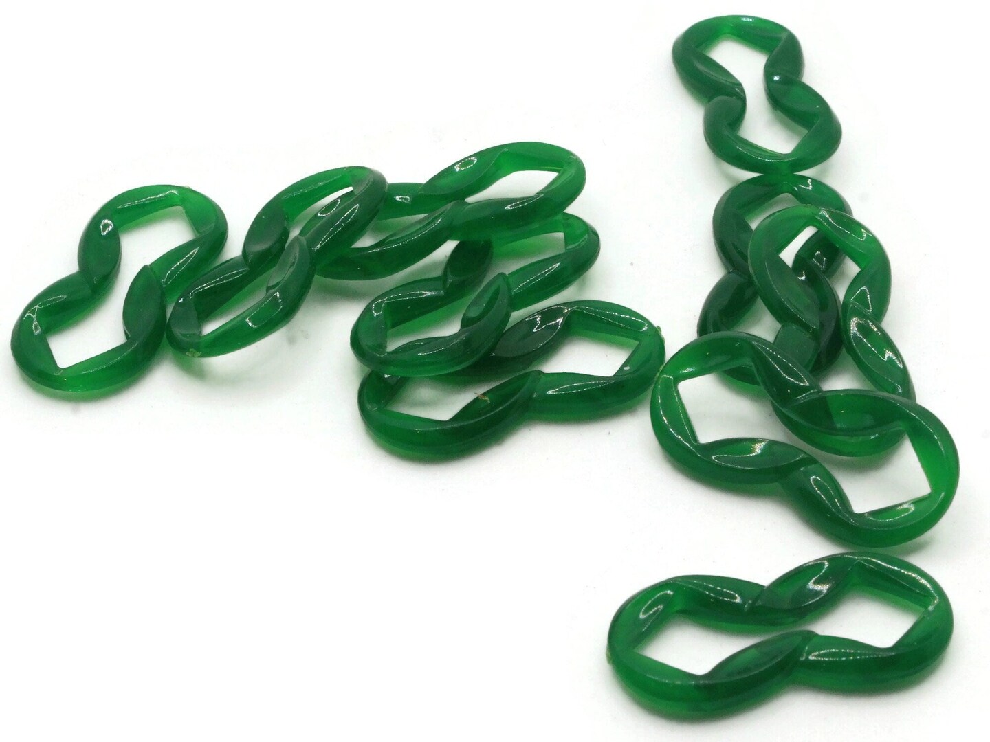 10 32mm Green Vintage Plastic Beads - Open Figure Eight Links