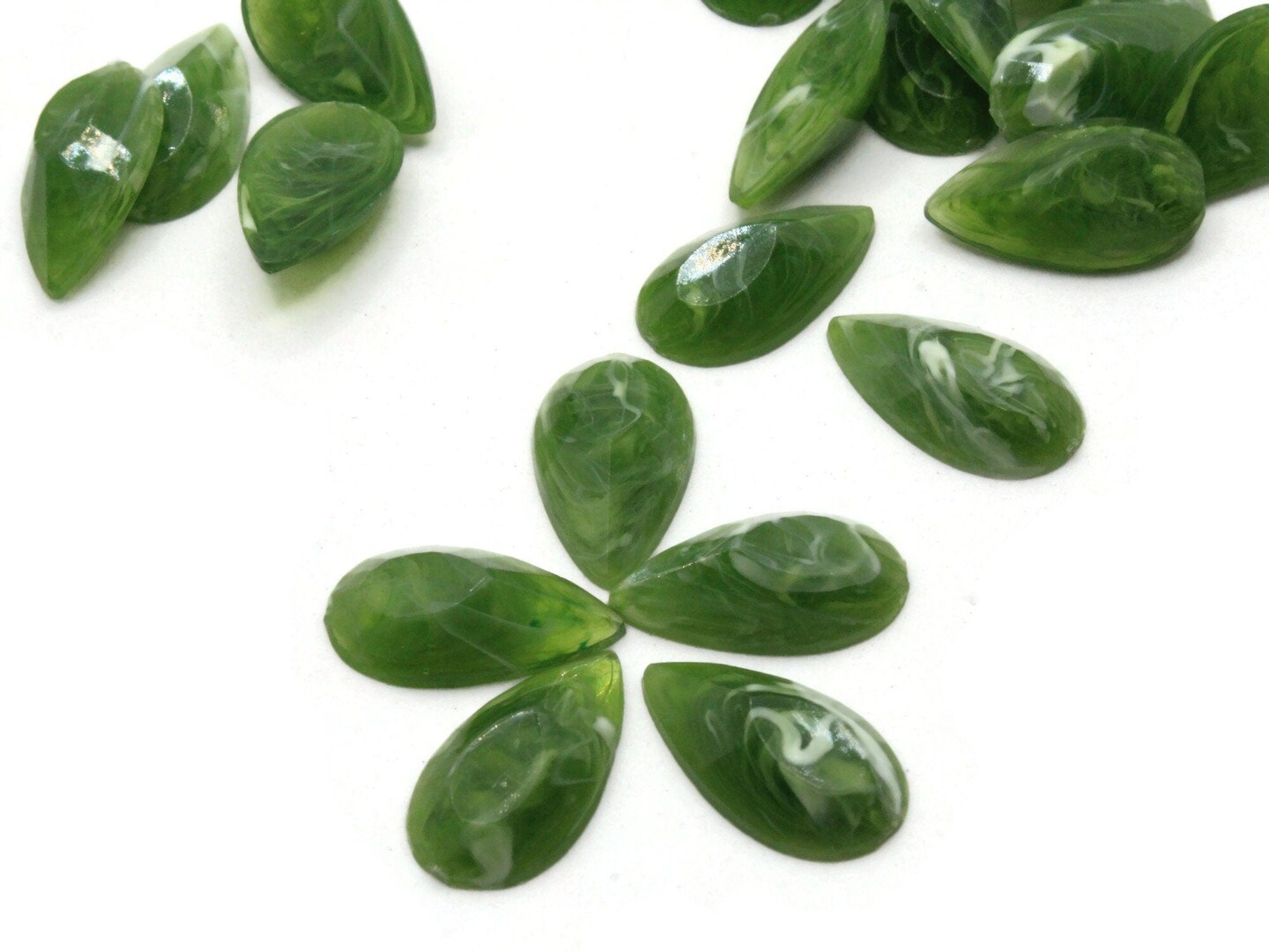 25 20mm Green Swirl Faceted Teardrop Vintage Plastic Cabochons