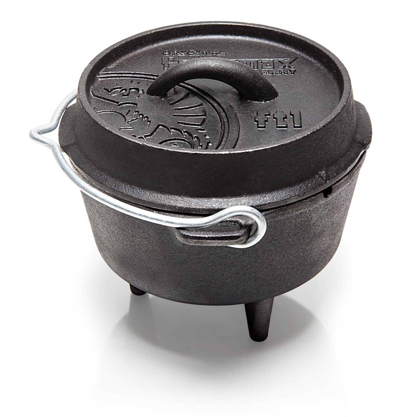 Petromax Cast Iron Dutch Oven for Cooking or Baking Outdoors Over a Campfire or in the Home Kitchen, Pre-Seasoned Cookware Conducts Heat Evenly, 3 Legs