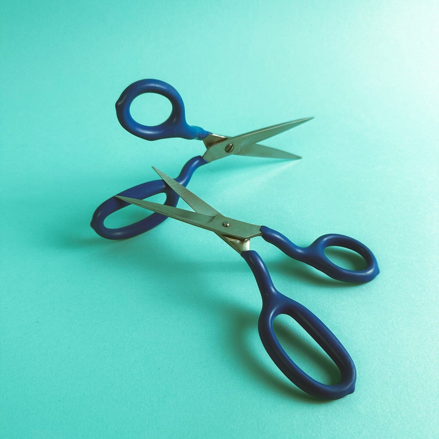 Bent-Handle Shaping Scissors