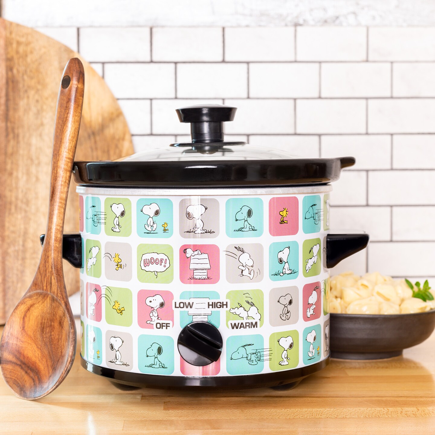 Uncanny Brands Peanuts Snoopy & Woodstock 2 Quart Slow Cooker | Small ...