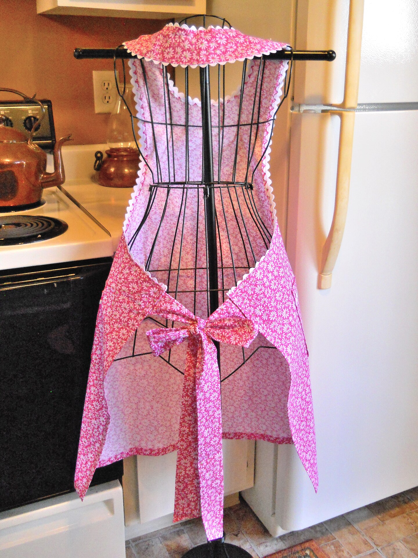 Pink good Dandelions and Flowers Double Lined/Double Tiered Vintage Retro Apron for Women