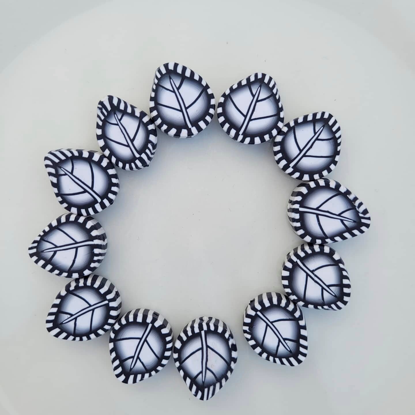 https://static.platform.michaels.com/2c-prd/148594332224096.jpg