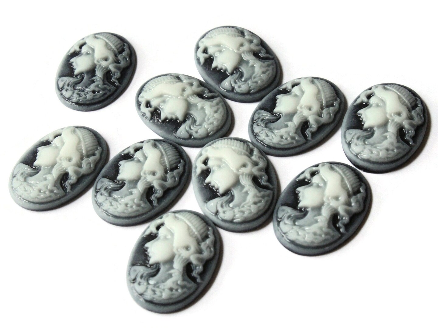 10 25mm x 18mm Black and White Woman&#x27;s Face Cameo Cabochons