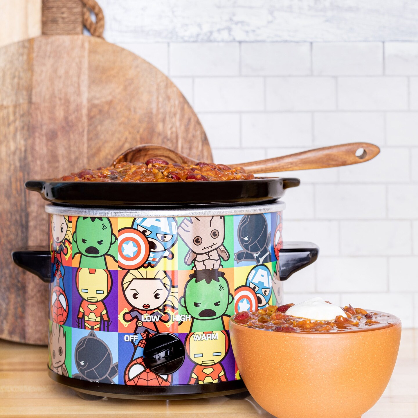 Uncanny Brands Marvel Avengers Kawaii 2 Quart Slow Cooker