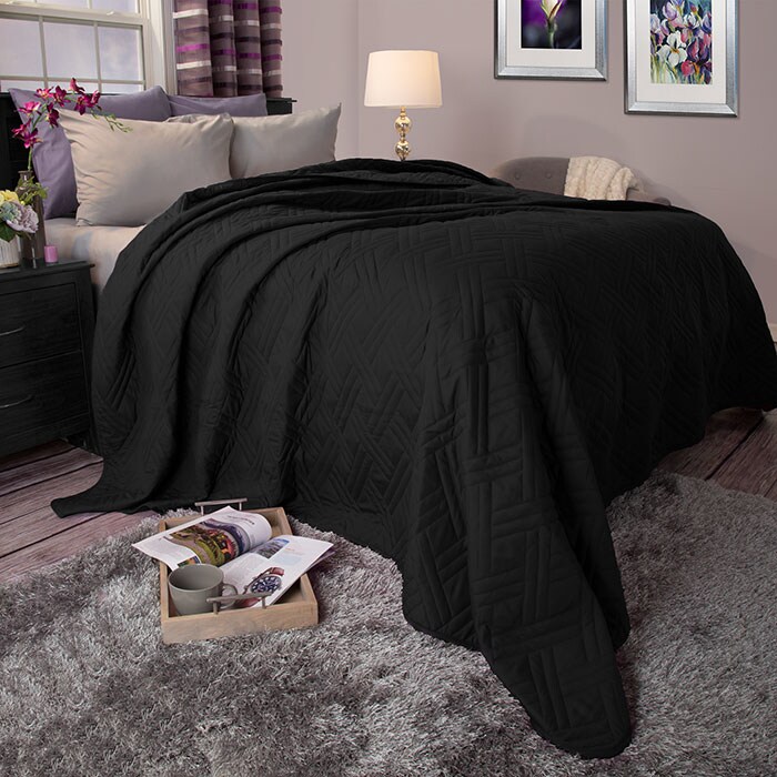 Lavish Home Black King Size Bed Quilt Lightweight Solid Color Polyester