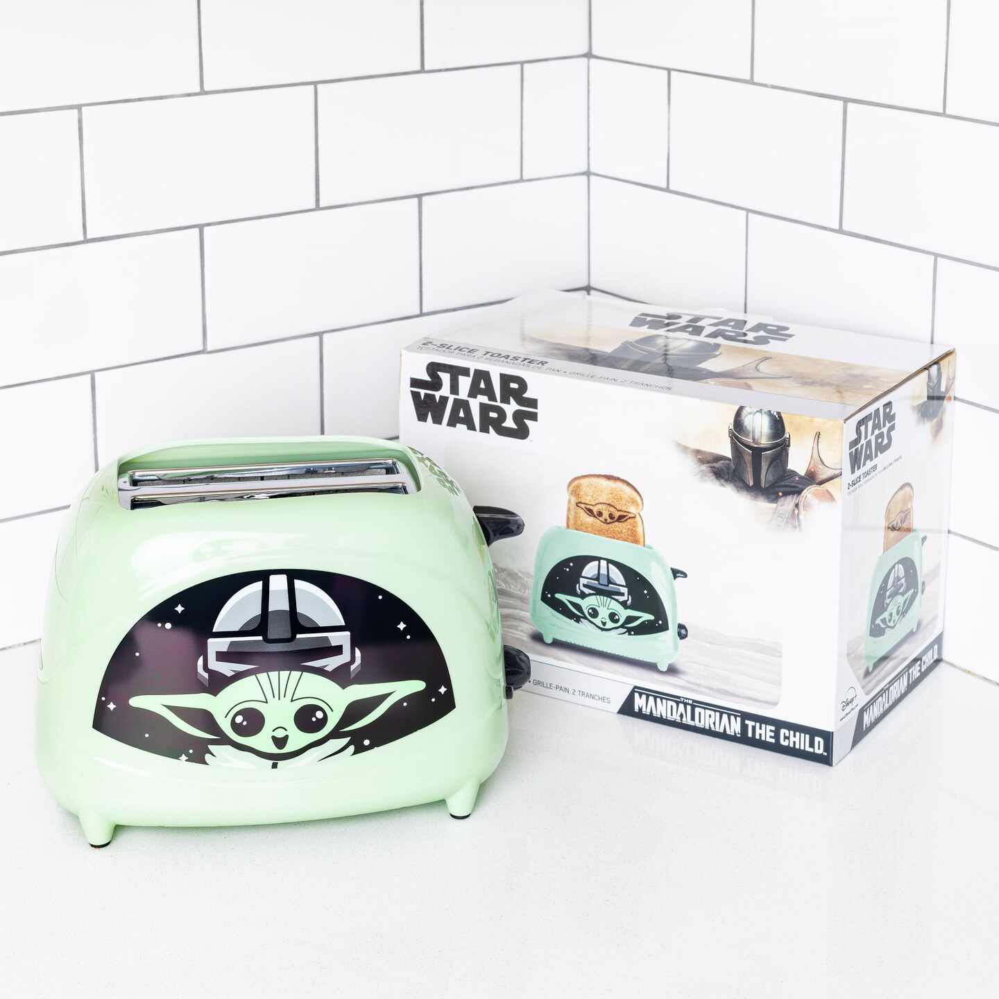 Uncanny Brands Star Wars The Mandalorian The Child 2-Slice Toaster