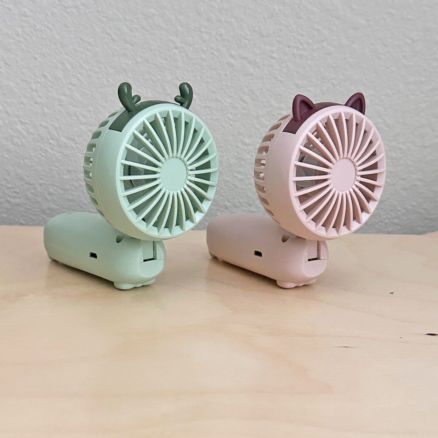 Wrapables Mini Portable Handheld and Desktop Rechargeable USB Fan, Green Deer