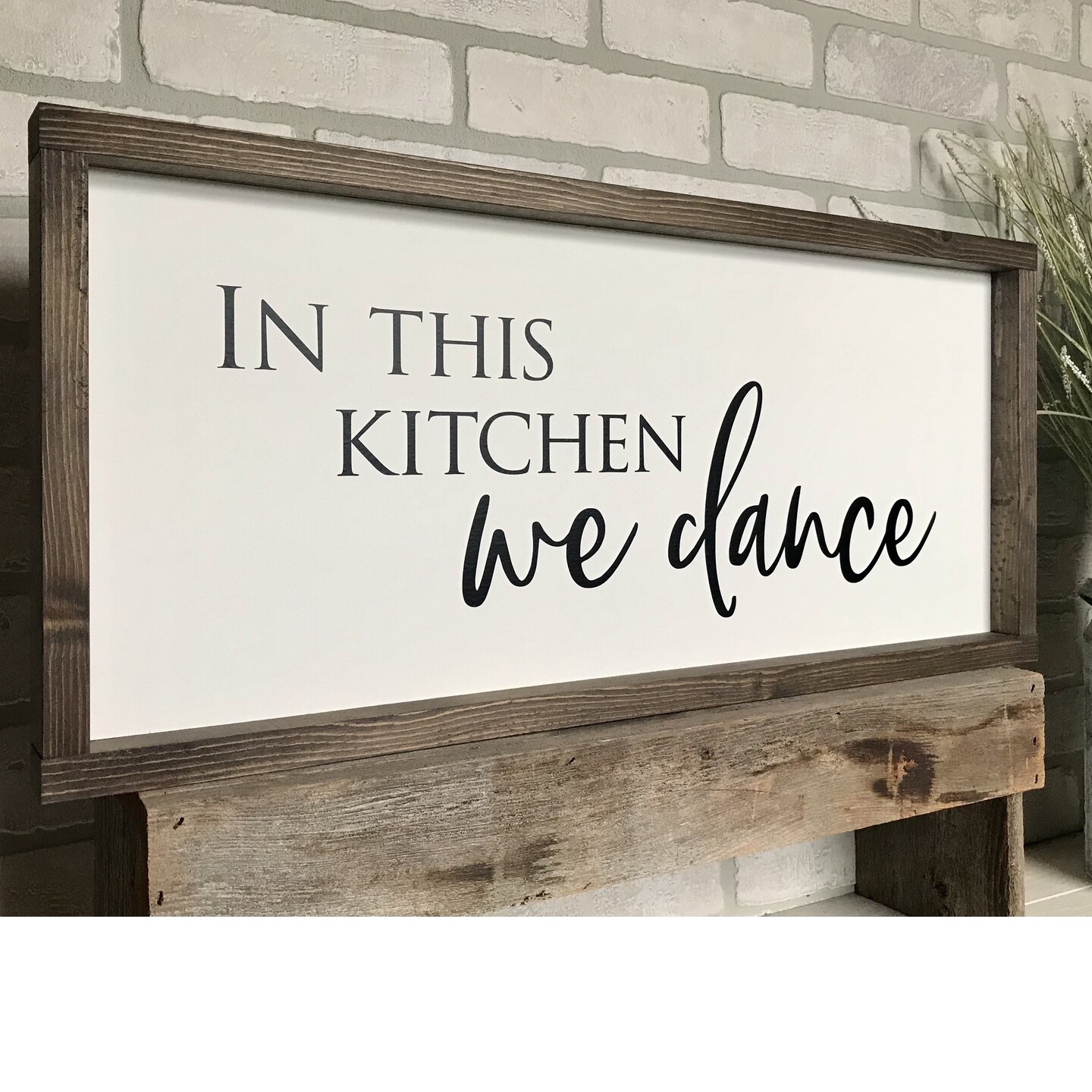 木工壁掛け雑貨　カントリーキッチン文字 In this Kitchen we Dance, farmhouse decor, country wood signs